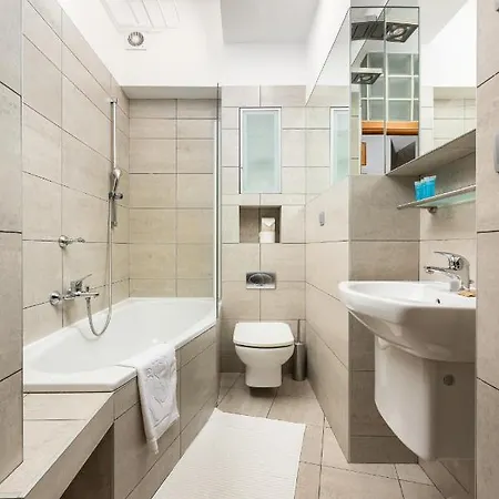 Metro Raclawicka Standard Apartment *