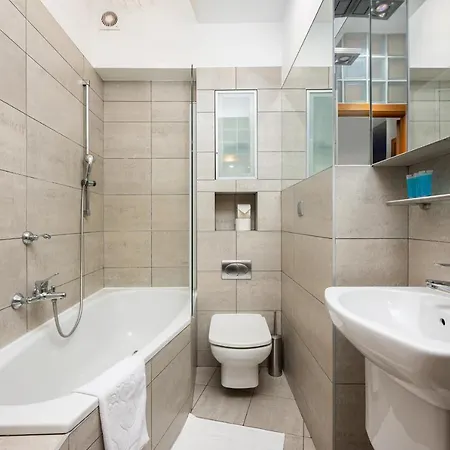 Metro Raclawicka Standard Apartment *
